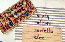 Carica l'immagine nel visualizzatore di Gallery, Alfabeto mobile corsivo versione "On the road"