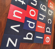 Carica l'immagine nel visualizzatore di Gallery, Lettere smerigliate