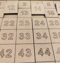 Carica l'immagine nel visualizzatore di Gallery, Tavola del 100 con tavola di controllo