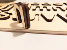 Carica l'immagine nel visualizzatore di Gallery, Puzzle alfabeto stampatello + tavola tracciamento
