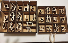 Carica l'immagine nel visualizzatore di Gallery, Alfabeto mobile corsivo versione "On the road"