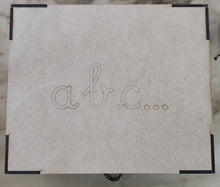 Carica l'immagine nel visualizzatore di Gallery, Pomična kurzivna abeceda s ladicom
