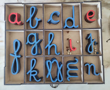 Carica l'immagine nel visualizzatore di Gallery, Pomična kurzivna abeceda s ladicom
