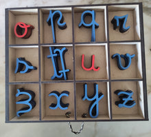 Carica l'immagine nel visualizzatore di Gallery, Pomična kurzivna abeceda s ladicom
