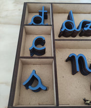 Carica l'immagine nel visualizzatore di Gallery, Pomična kurzivna abeceda s ladicom
